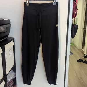 vuori daily jogger pant size small black
